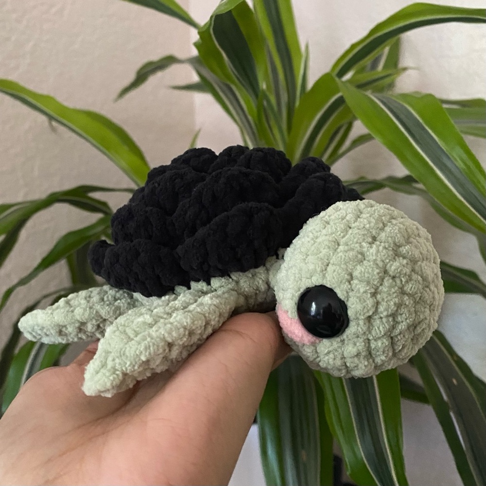 🥳2xHP!🥳 Crochet Rose Sea Turtle - Picture 5 of 9